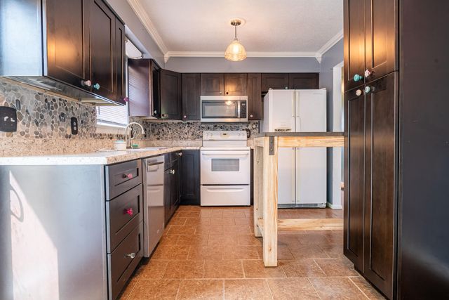 923 Crest Drive, Chickamauga, GA 30707