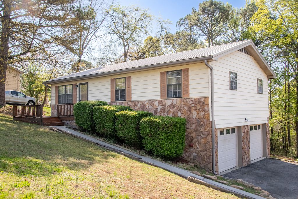 923 Crest Drive, Chickamauga, GA 30707