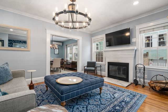 10 Grayson St, Boston, MA 02124