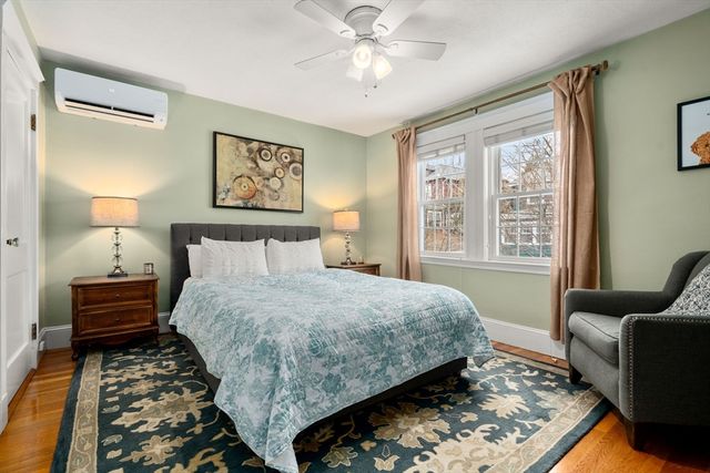 10 Grayson St, Boston, MA 02124