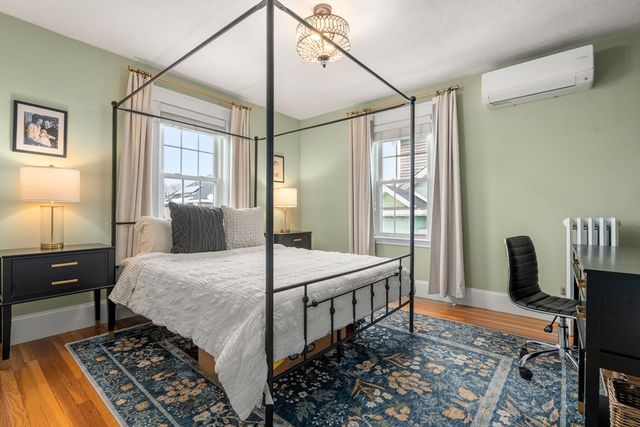 10 Grayson St, Boston, MA 02124