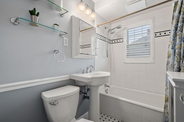 10 Grayson St, Boston, MA 02124