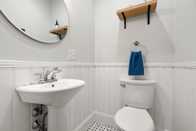 10 Grayson St, Boston, MA 02124