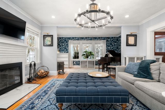 10 Grayson St, Boston, MA 02124