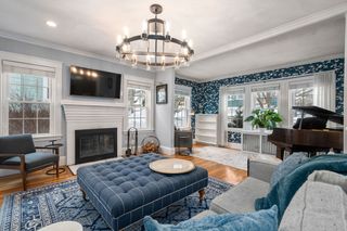 10 Grayson St, Boston, MA 02124