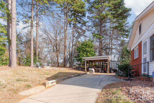 1708 Miles Court, Charlotte, NC 28216