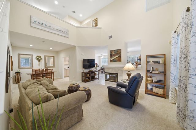 74 E Lakeridge Drive, The Woodlands, TX 77381