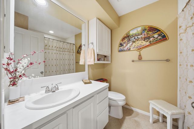 74 E Lakeridge Drive, The Woodlands, TX 77381