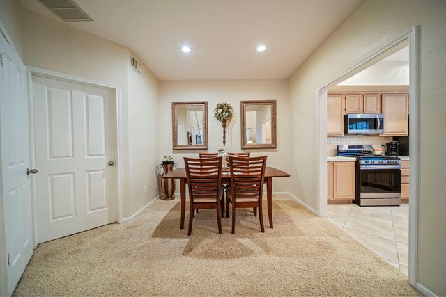 74 E Lakeridge Drive, The Woodlands, TX 77381