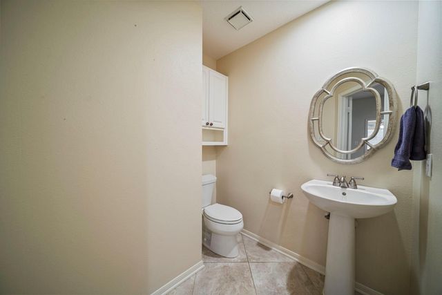 74 E Lakeridge Drive, The Woodlands, TX 77381