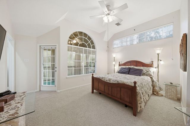 74 E Lakeridge Drive, The Woodlands, TX 77381