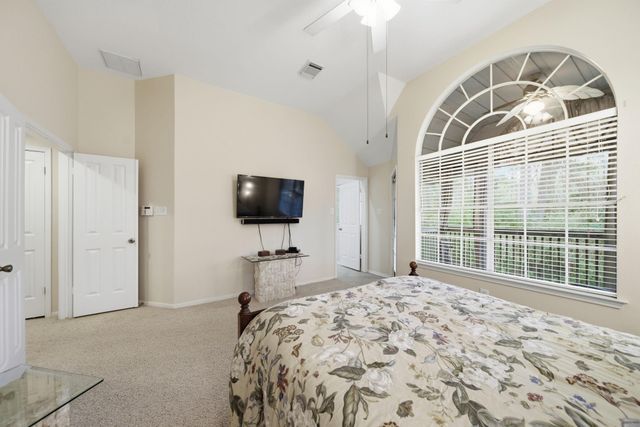 74 E Lakeridge Drive, The Woodlands, TX 77381