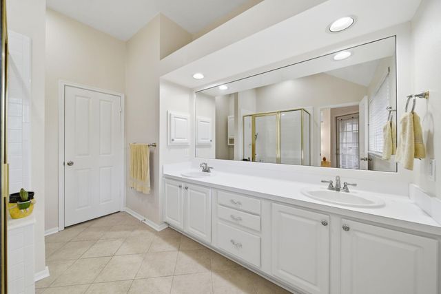 74 E Lakeridge Drive, The Woodlands, TX 77381