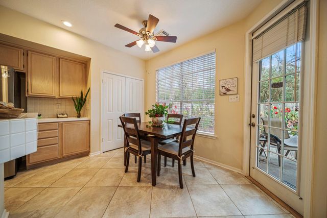 74 E Lakeridge Drive, The Woodlands, TX 77381