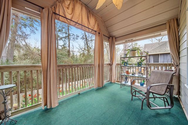 74 E Lakeridge Drive, The Woodlands, TX 77381