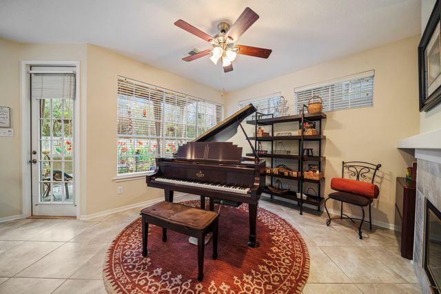 74 E Lakeridge Drive, The Woodlands, TX 77381