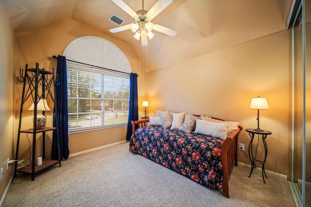 74 E Lakeridge Drive, The Woodlands, TX 77381