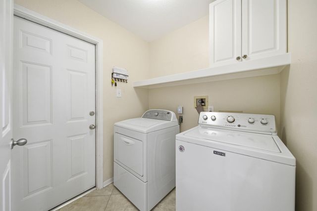 74 E Lakeridge Drive, The Woodlands, TX 77381