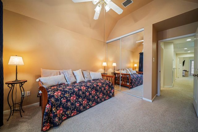 74 E Lakeridge Drive, The Woodlands, TX 77381