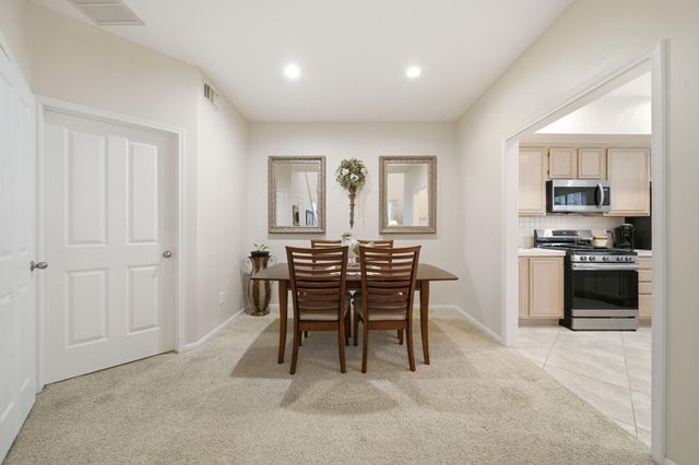 74 E Lakeridge Drive, The Woodlands, TX 77381