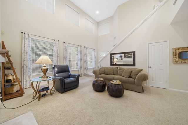 74 E Lakeridge Drive, The Woodlands, TX 77381