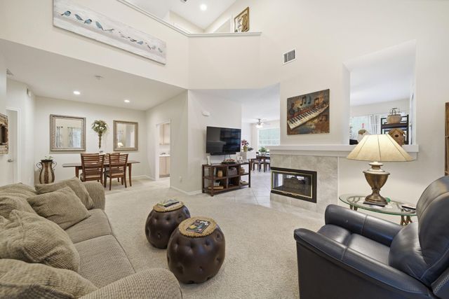 74 E Lakeridge Drive, The Woodlands, TX 77381