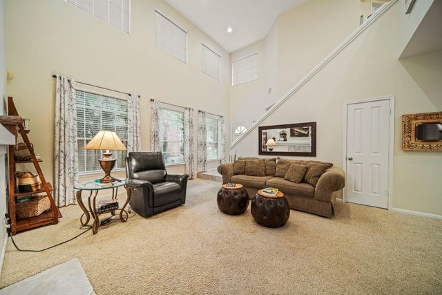 74 E Lakeridge Drive, The Woodlands, TX 77381