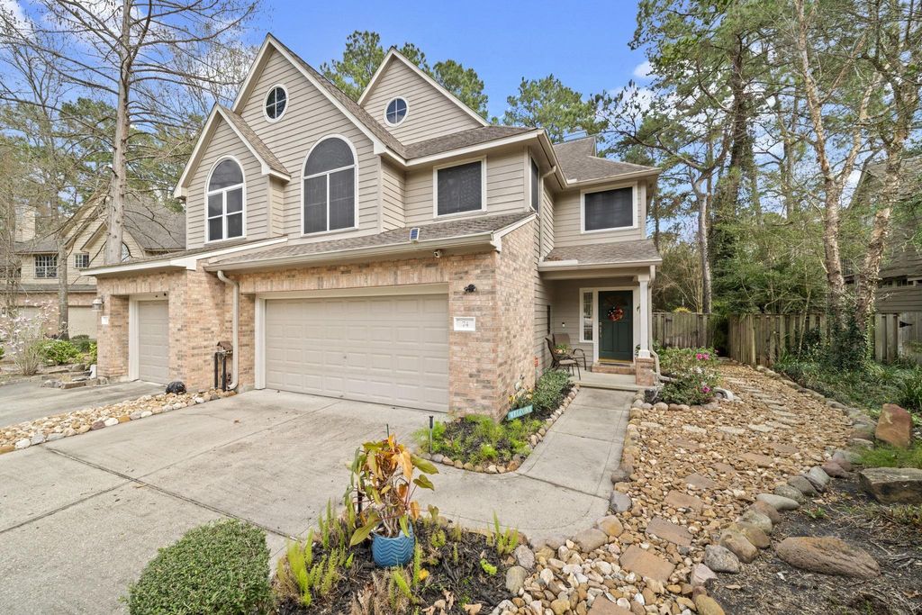 74 E Lakeridge Drive, The Woodlands, TX 77381