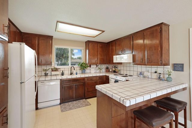 309 Vineyard Dr, Lodi, CA 95240