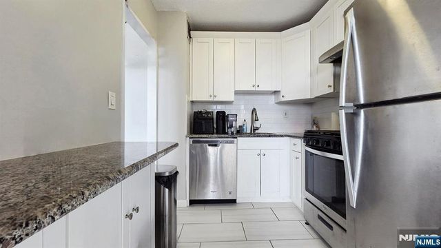 201 Bridge Plaza 9G, Fort Lee, NJ 07024