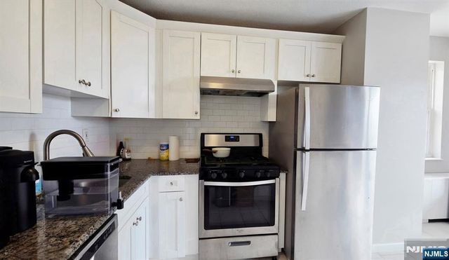 201 Bridge Plaza 9G, Fort Lee, NJ 07024