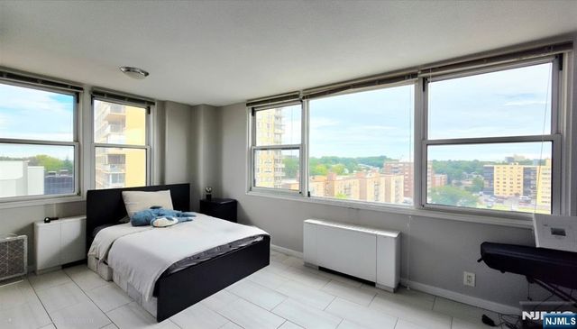 201 Bridge Plaza 9G, Fort Lee, NJ 07024