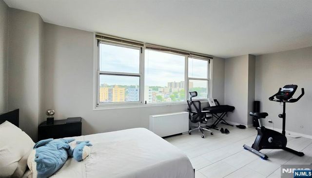 201 Bridge Plaza 9G, Fort Lee, NJ 07024