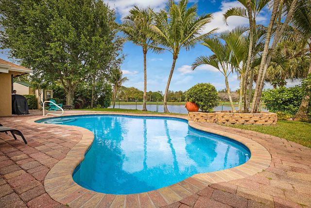 8272 Blue Cypress Drive, Lake Worth, FL 33467