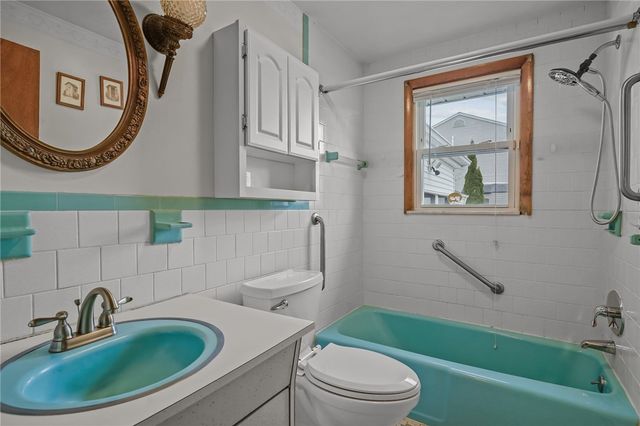 14 Maxfield Avenue, East Providence, RI 02914