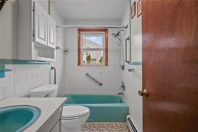 14 Maxfield Avenue, East Providence, RI 02914