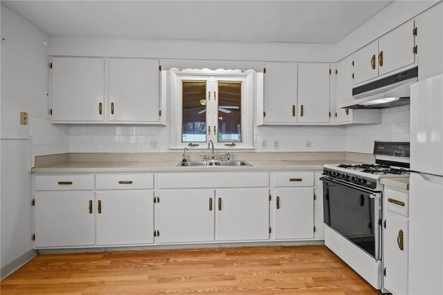 14 Maxfield Avenue, East Providence, RI 02914