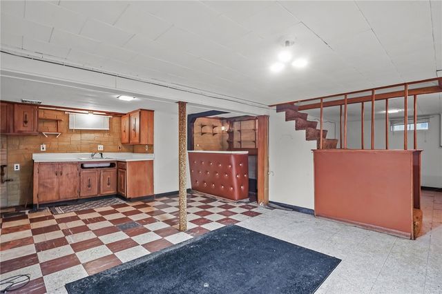 14 Maxfield Avenue, East Providence, RI 02914