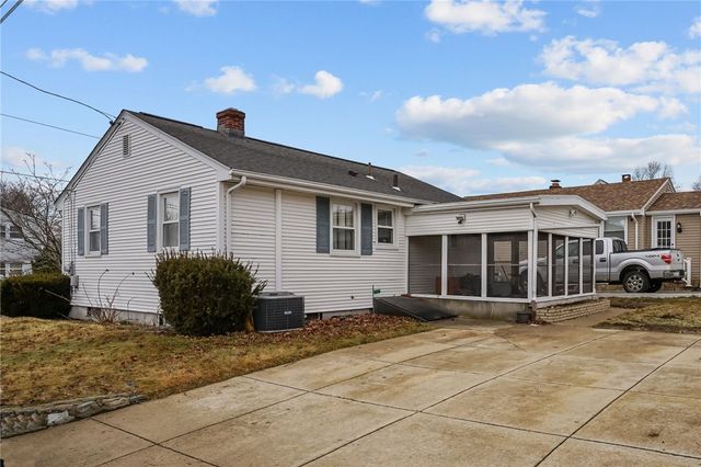 14 Maxfield Avenue, East Providence, RI 02914
