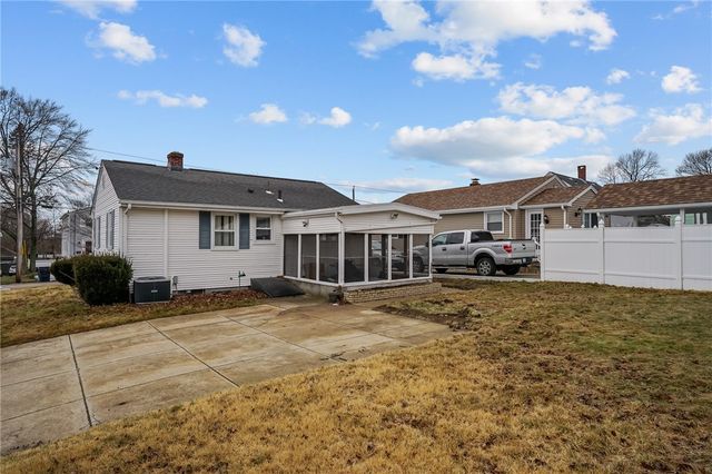 14 Maxfield Avenue, East Providence, RI 02914