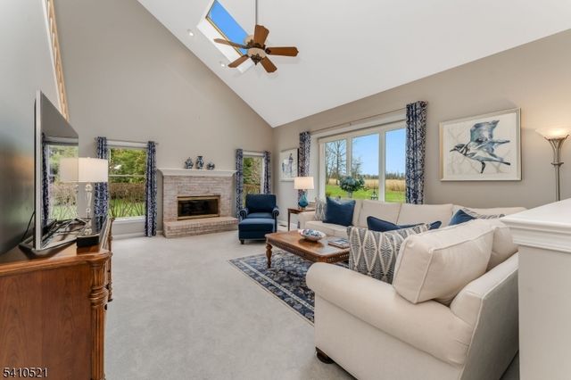 11 Messenger Ln, Raritan Twp., NJ 08551