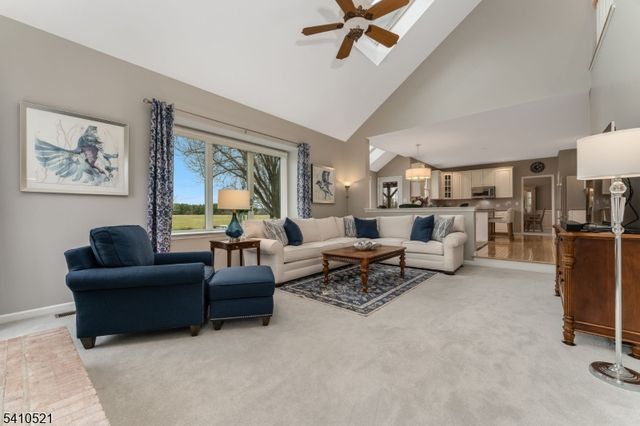 11 Messenger Ln, Raritan Twp., NJ 08551