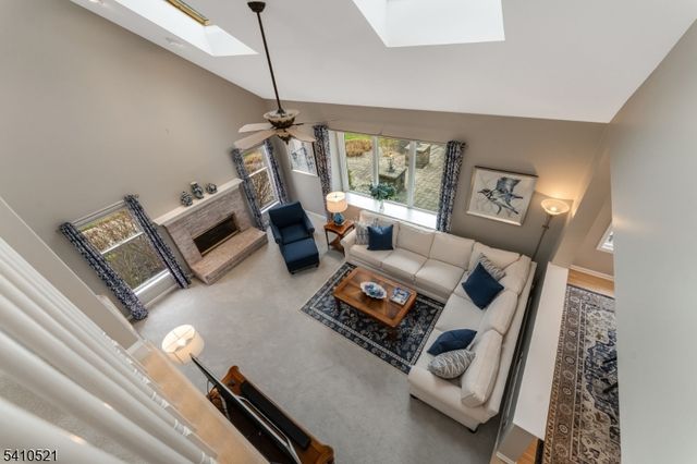 11 Messenger Ln, Raritan Twp., NJ 08551