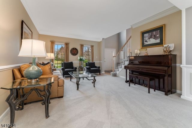 11 Messenger Ln, Raritan Twp., NJ 08551