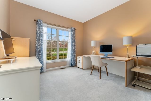 11 Messenger Ln, Raritan Twp., NJ 08551