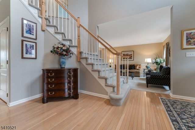 11 Messenger Ln, Raritan Twp., NJ 08551