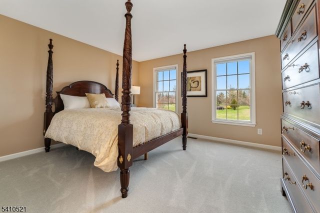 11 Messenger Ln, Raritan Twp., NJ 08551