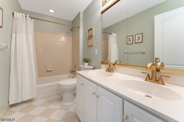 11 Messenger Ln, Raritan Twp., NJ 08551