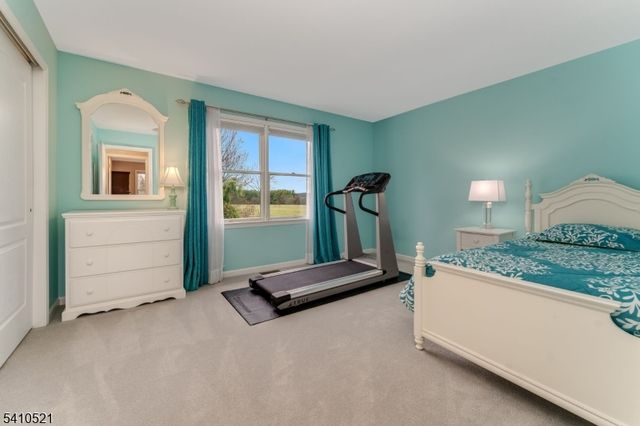 11 Messenger Ln, Raritan Twp., NJ 08551