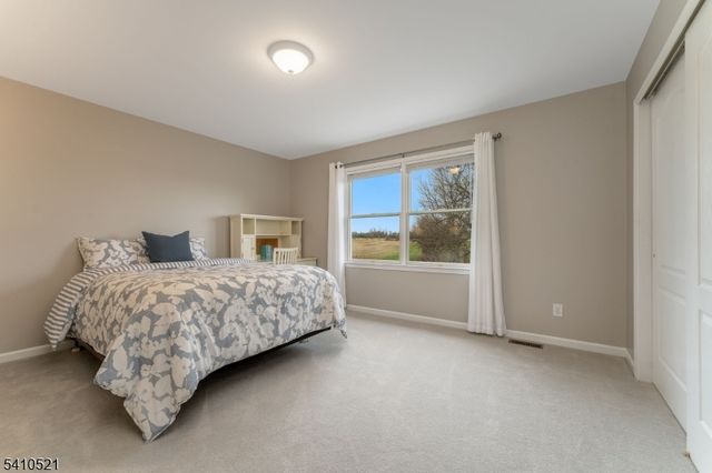 11 Messenger Ln, Raritan Twp., NJ 08551